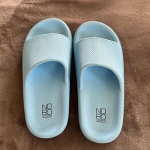 No Boundaries slides size 6